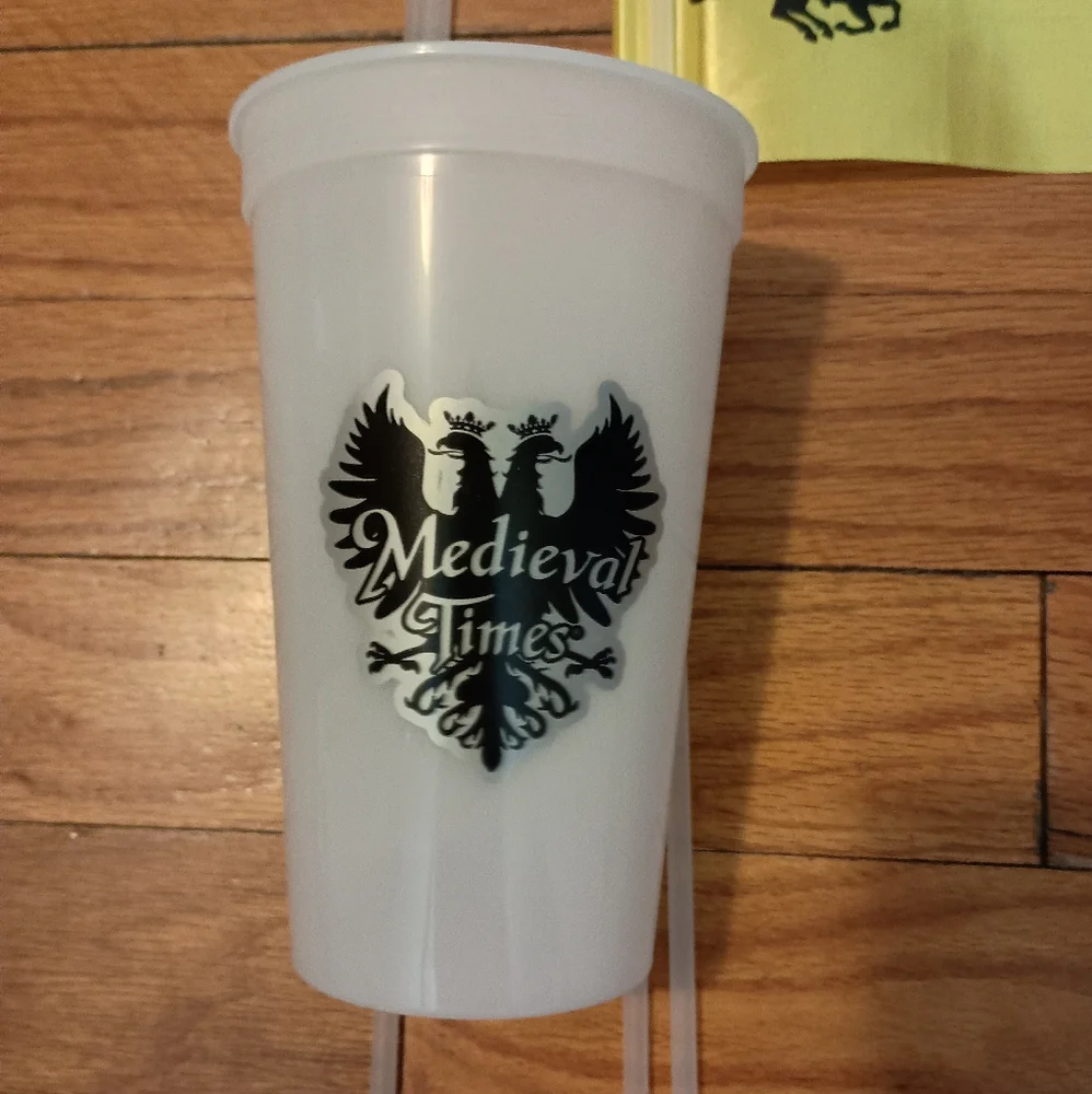 3/$10 🌟 Lot Of 4 Yellow Medieval Times Flags and Souvenir Cup